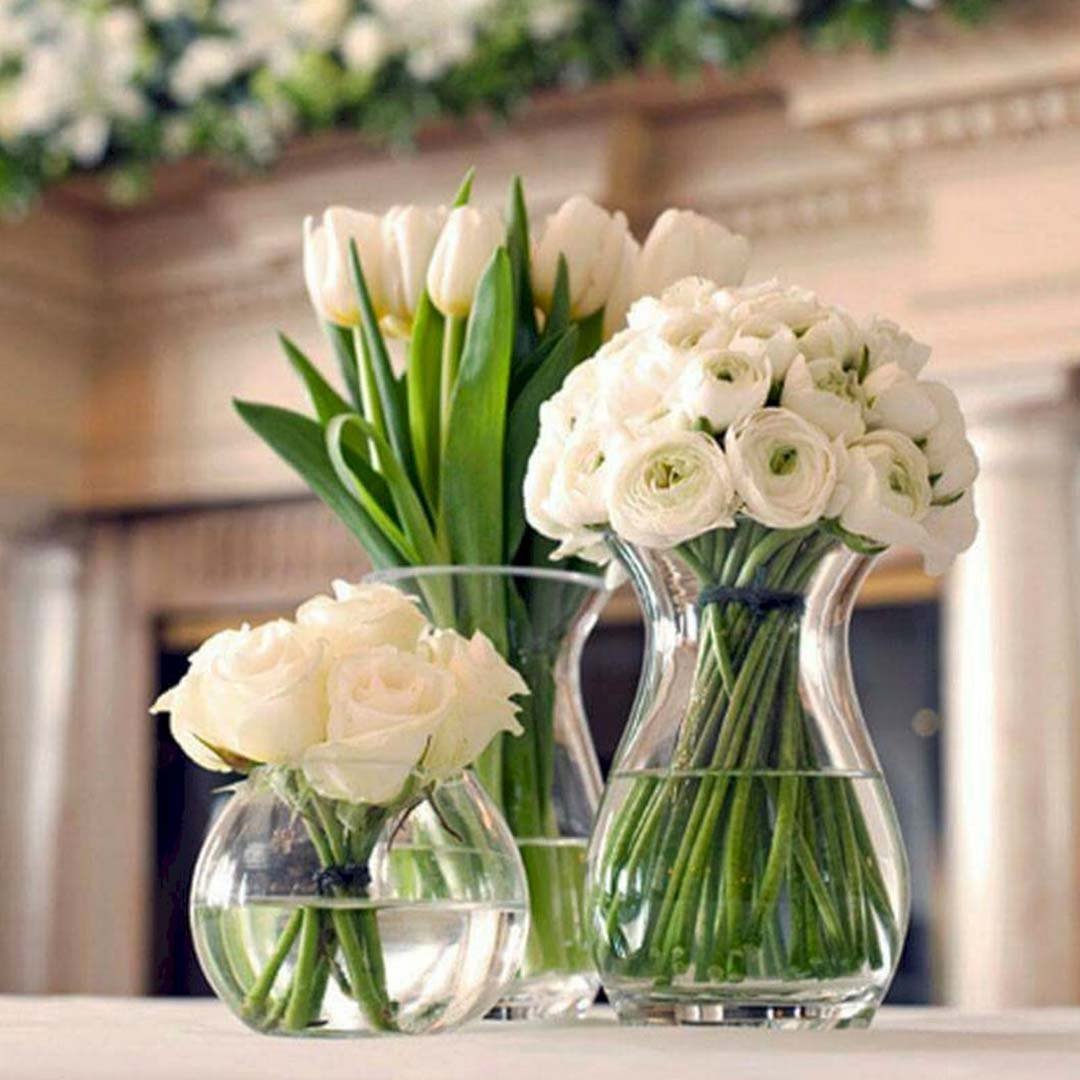 Букет белых тюльпанов в вазе