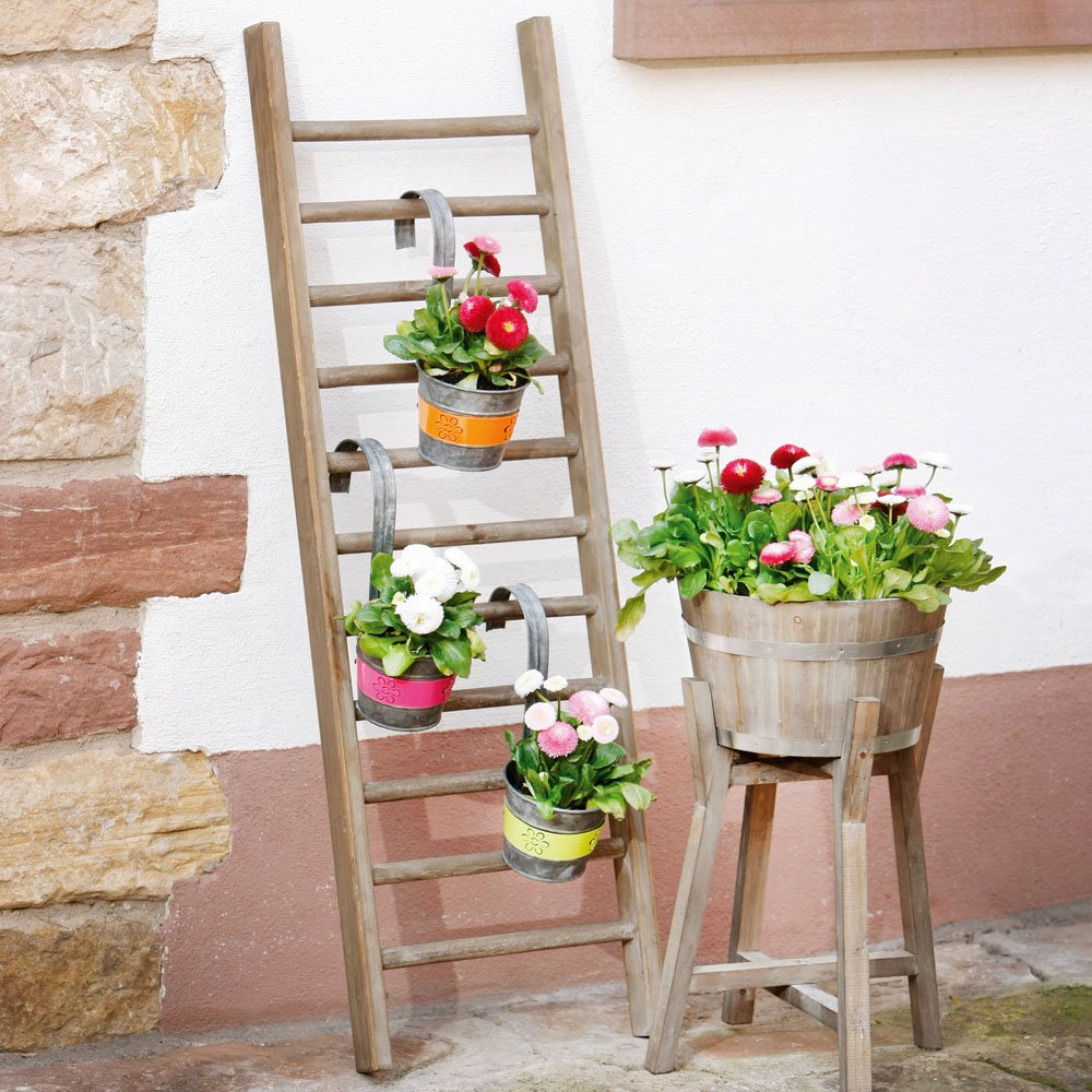 Клумба лестница для цветов