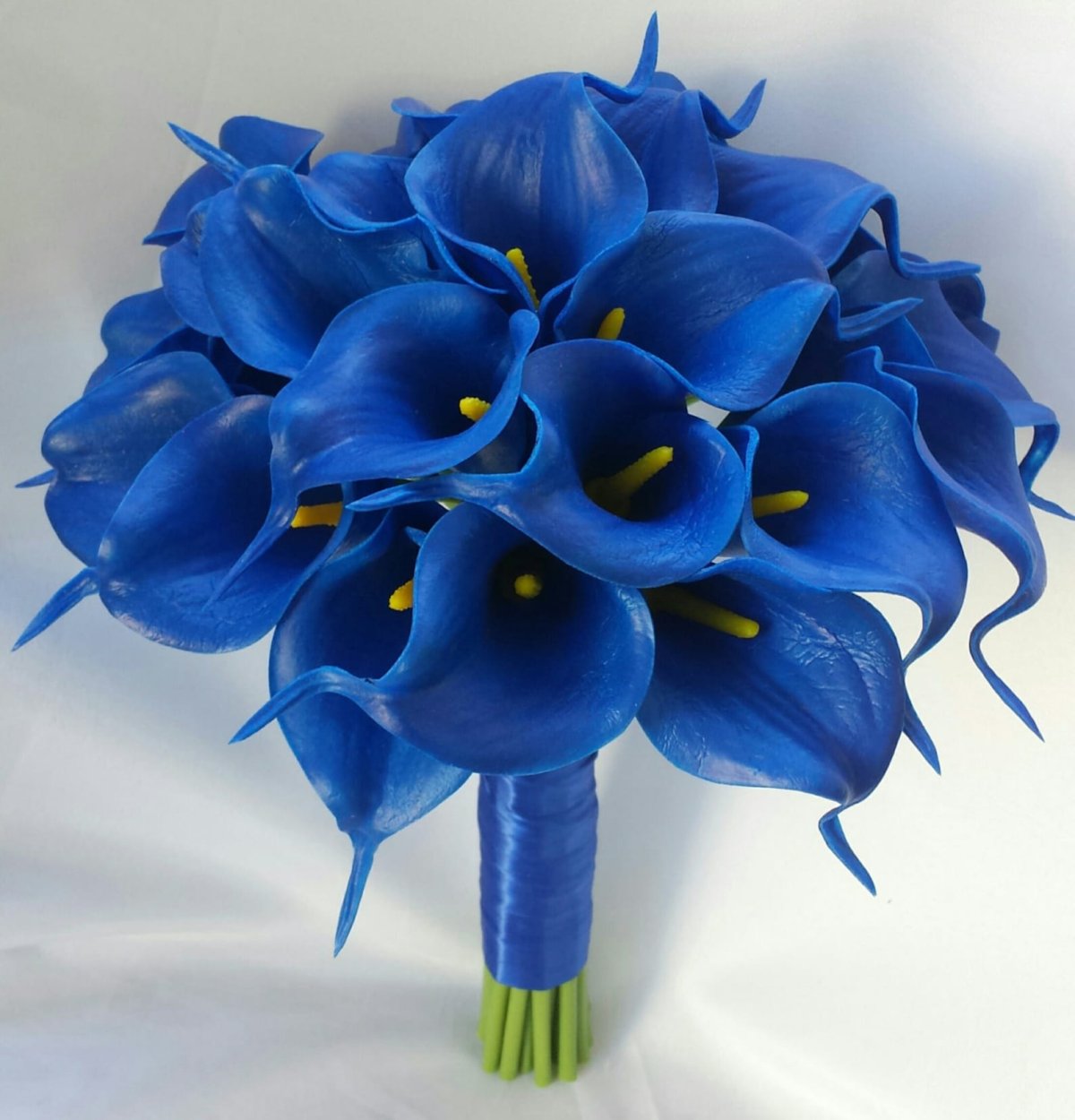 Лилия с синими цветами