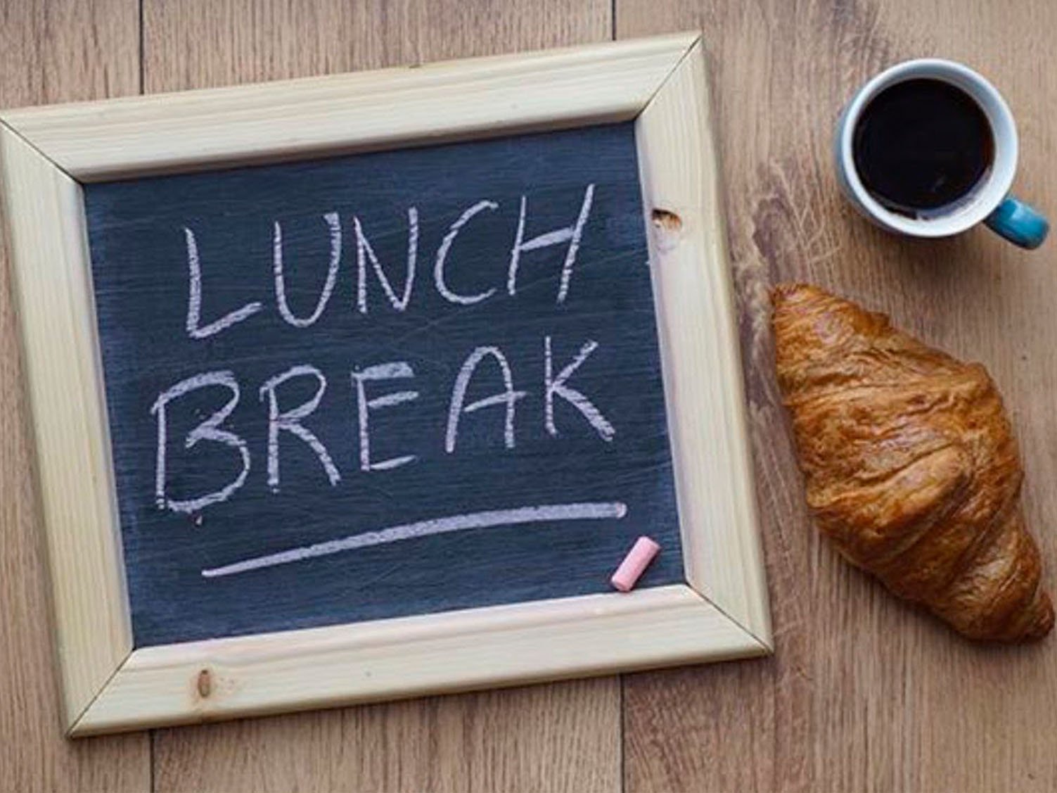 Есть ли перерыв на обед. Табличка обеденный перерыв. Перерыв на обед. Обеденный перерыв картинки. Табличка перерыв на обед.