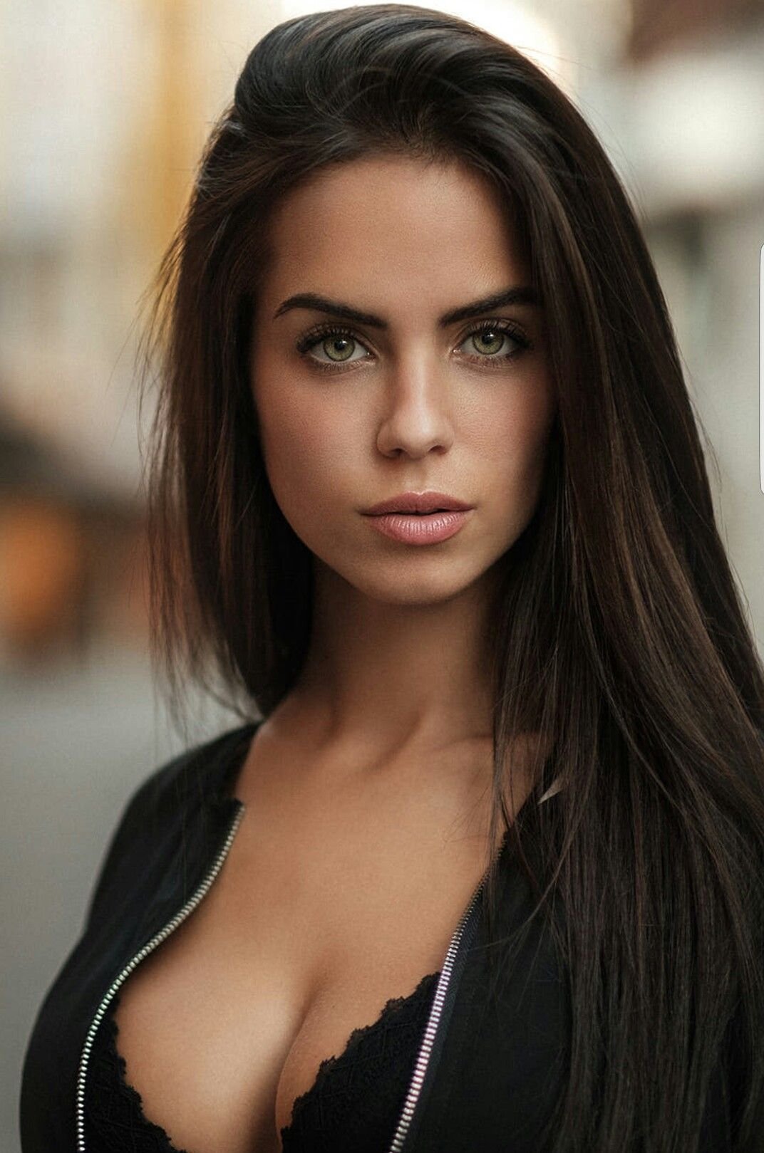 Model Brunette