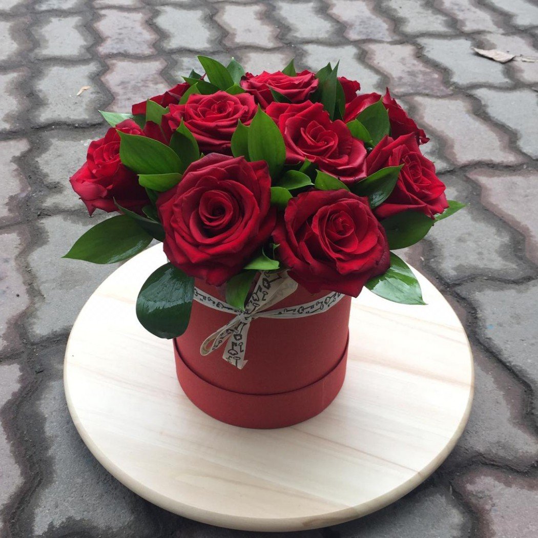 Розы в шляпной коробке