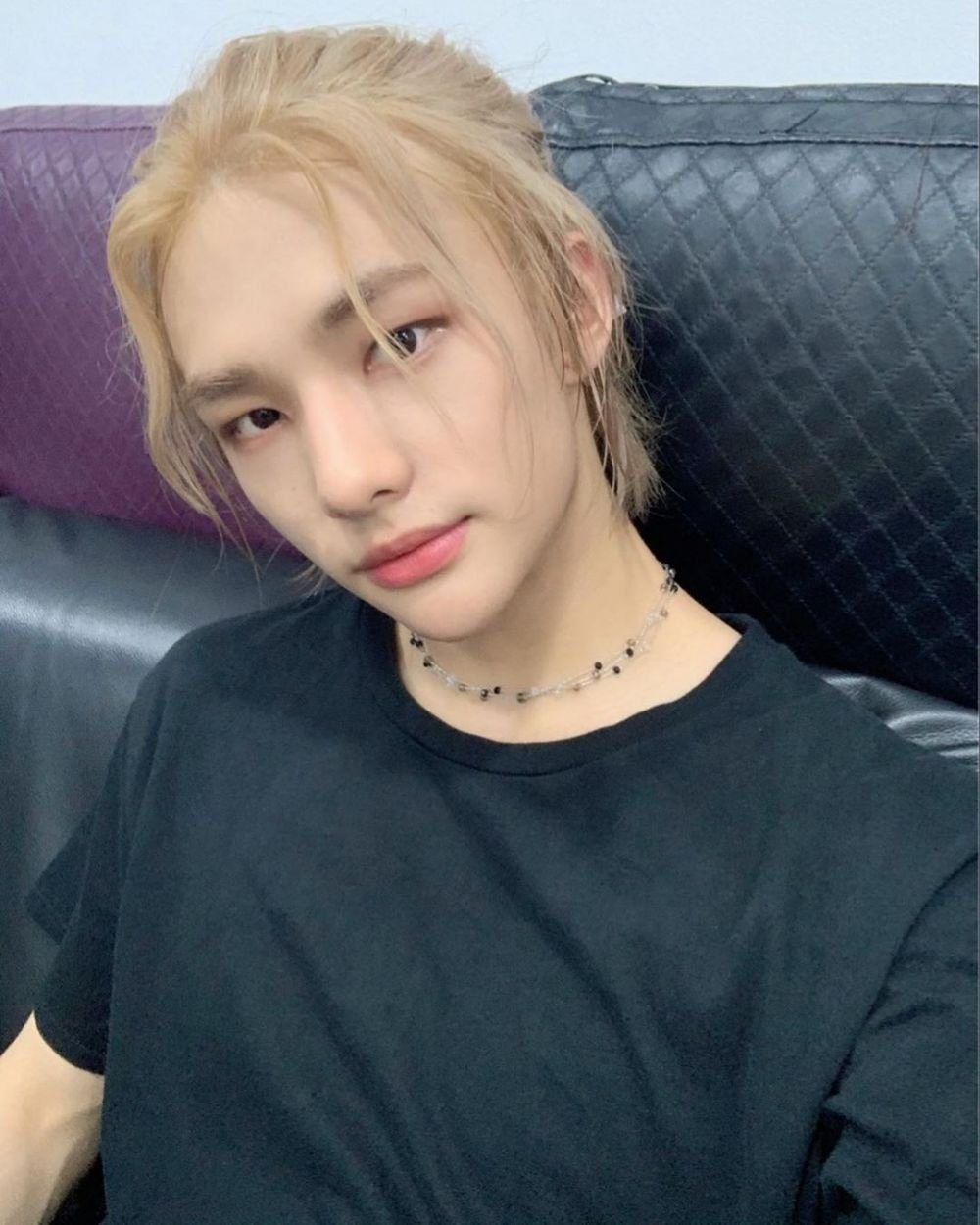Хёджин Stray Kids с длинными волосами