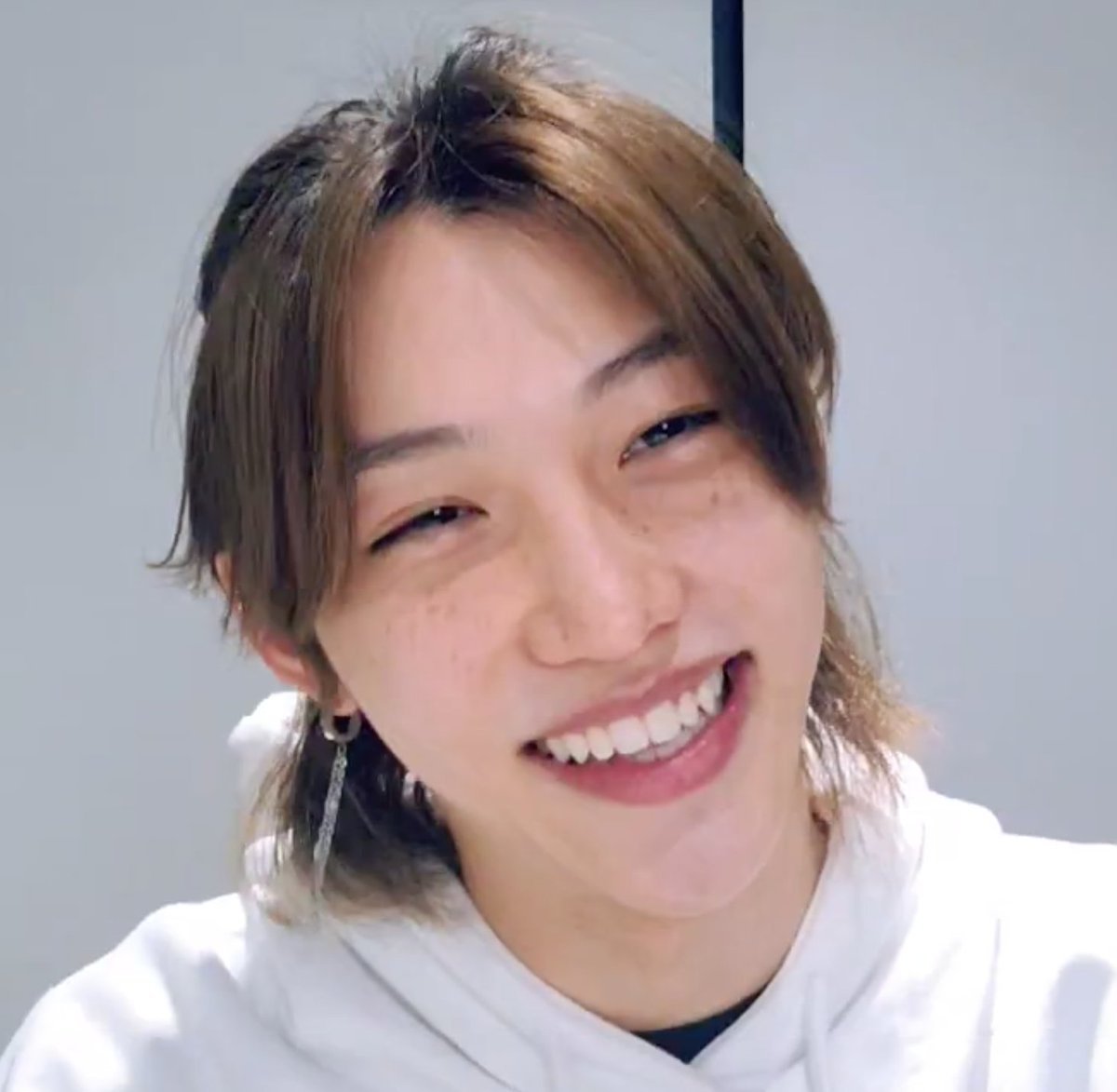 Stray Kids Феликс без макияжа